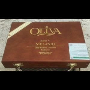 OLVIA Serie V Melanio Robusto wood empty Cigar Box.Very good condition!